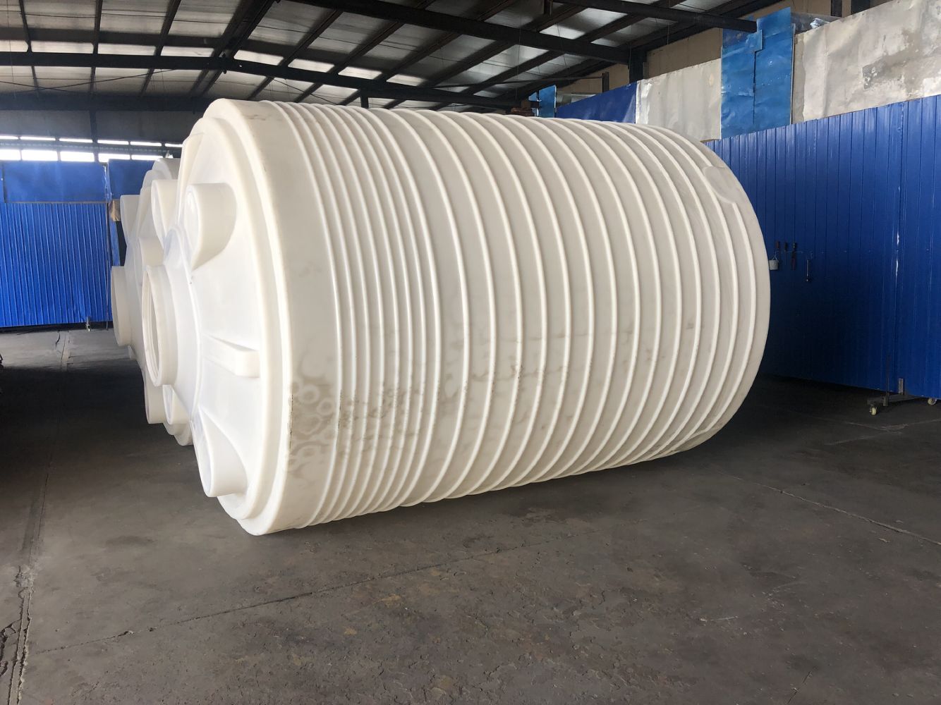 塑料儲(chǔ)罐生產(chǎn)廠家講述塑料桶的擠塑工藝